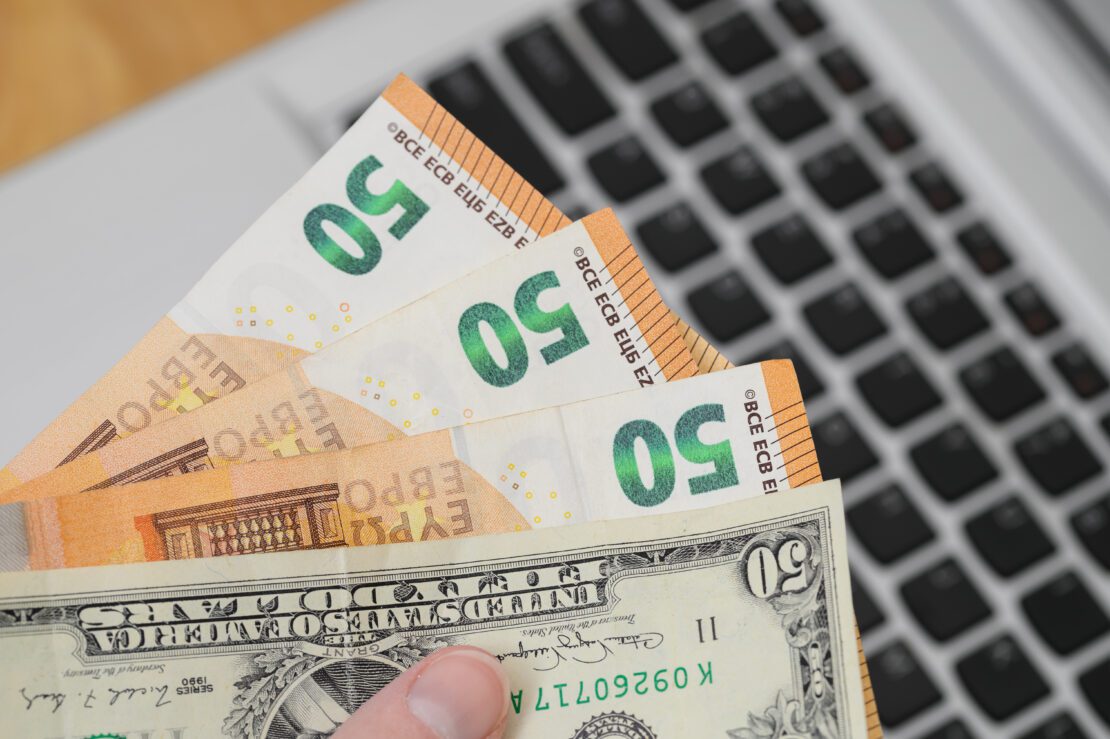 Devízy a valuty - rozdiel medzi bezhotovostnou a hotovostnou cudzou menou